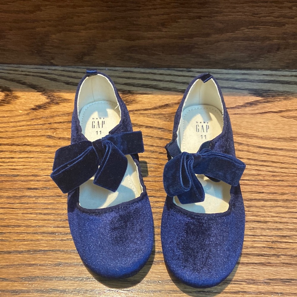 NWOT Baby Gap Navy Velvet Bow Shoes - Size 11.
